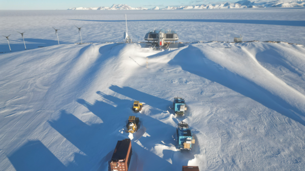 Everything Covered in Snow
- © International Polar Foundation